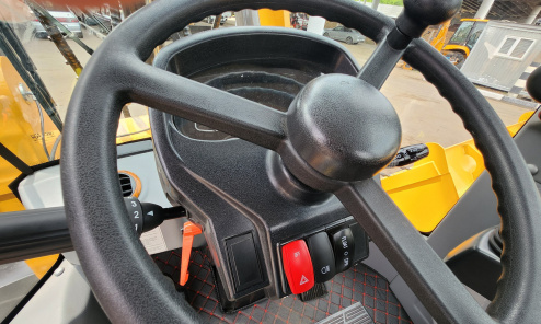 Фронтальный погрузчик HZM XC300 PRO
